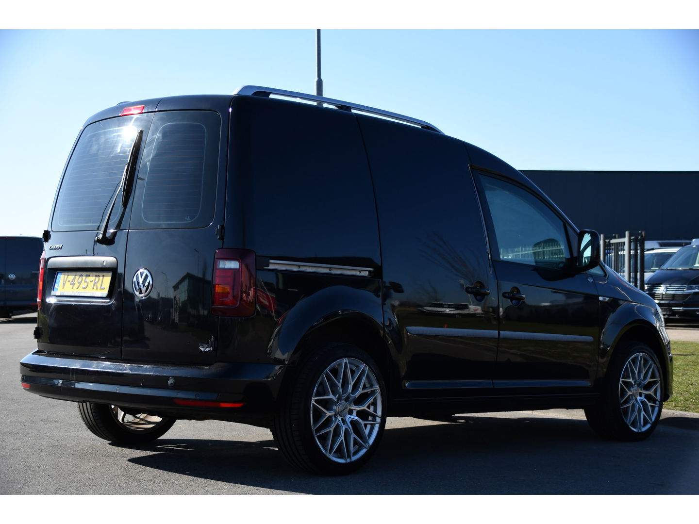 Volkswagen Caddy 2.0 TDI L1H1 Highline Black Edition Adaptieve Cruise, Carplay, 150pk, Automaat, LED, Stoelverwarming, Leder, Multimedia, Voorruit verwarming, Uniek!