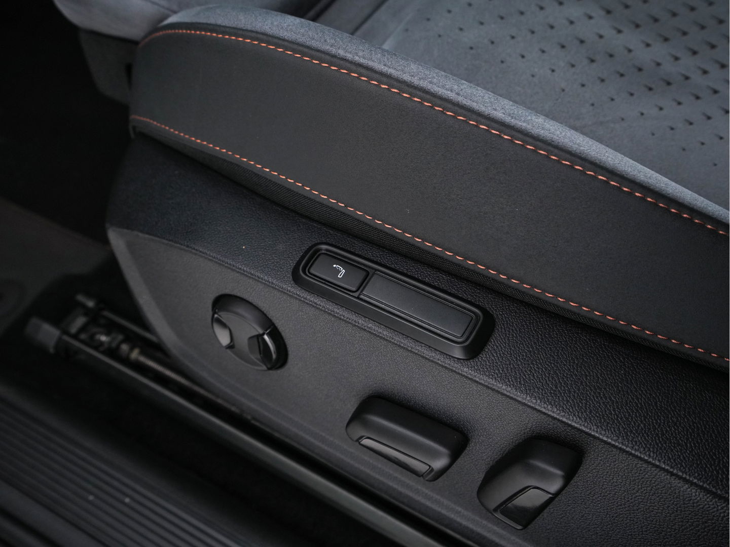 CUPRA Born Copper Edition 62 kWh [ 3-Fase-11kW ] {SOH-92%} (INCL-BTW) *PANO | ADAPTIVE-CRUISE | FULL-LED | MICROFIBRE | TOPVIEW | BLINDSPOT | KEYLESS | NAVI-FULLMAP | AMBIENTLIGHT | DIGI-COCKPIT | MASSAGE | CARPLAY | SPORTSEATS | PRIVACYGLASS | 20"AL