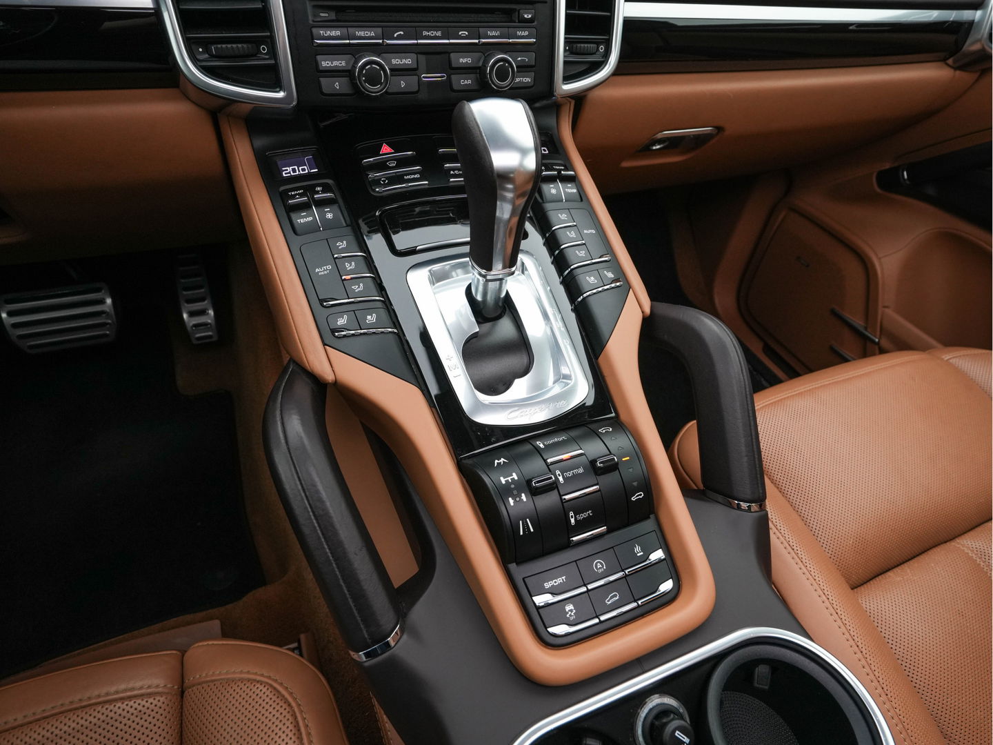 Porsche Cayenne 4.2 D S Aut. *PANO | LEATHER | XENON | MEMORY-PACK | BOSE-SURROUND | NAVI-FULLMAP | CAMERA | AIRSUSPENSION | HEATED/COOLED-COMFORTSEATS | PRIVACYGLASS | SHIFTPADDLES | ECC | PDC | CRUISE | TOWBAR | 2