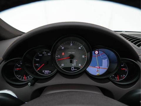 Porsche Cayenne 4.2 D S Aut. *PANO | LEATHER | XENON | MEMORY-PACK | BOSE-SURROUND | NAVI-FULLMAP | CAMERA | AIRSUSPENSION | HEATED/COOLED-COMFORTSEATS | PRIVACYGLASS | SHIFTPADDLES | ECC | PDC | CRUISE | TOWBAR | 2