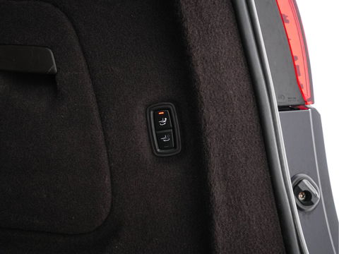 Porsche Cayenne 4.2 D S Aut. *PANO | LEATHER | XENON | MEMORY-PACK | BOSE-SURROUND | NAVI-FULLMAP | CAMERA | AIRSUSPENSION | HEATED/COOLED-COMFORTSEATS | PRIVACYGLASS | SHIFTPADDLES | ECC | PDC | CRUISE | TOWBAR | 2