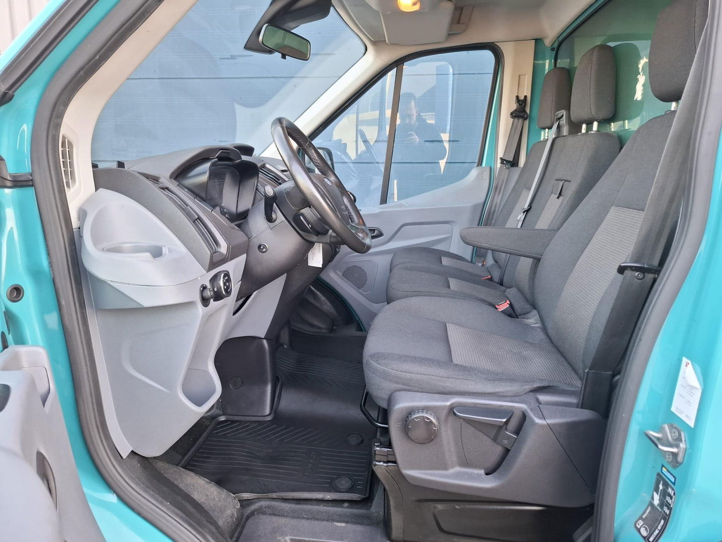 Ford Transit 350 2.2 TDCI L4H1 Ambiente LAADKLEP / NAVI / CRUISE CONTROLE / 3 ZITS / EURO 6