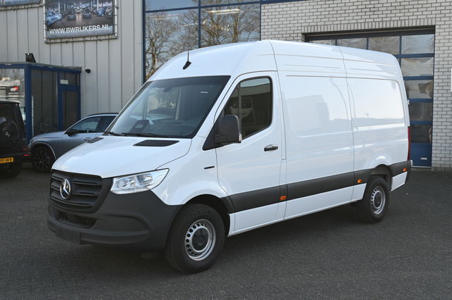 Mercedes-Benz eSprinter - 314 L2H2 Pro 56kWh Snel laden, Trekhaak, Etc.