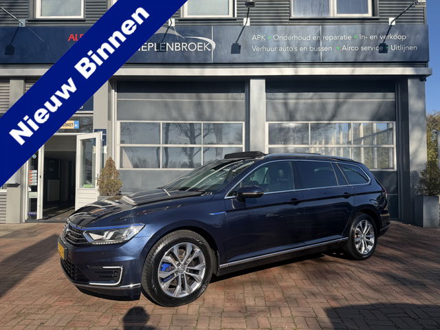 Volkswagen Passat - Variant 1.4 TSI GTE Highline 2016 204pk Panodak,Trekhaak,18Inch,Cruise,Navi Dealer onderhouden !!