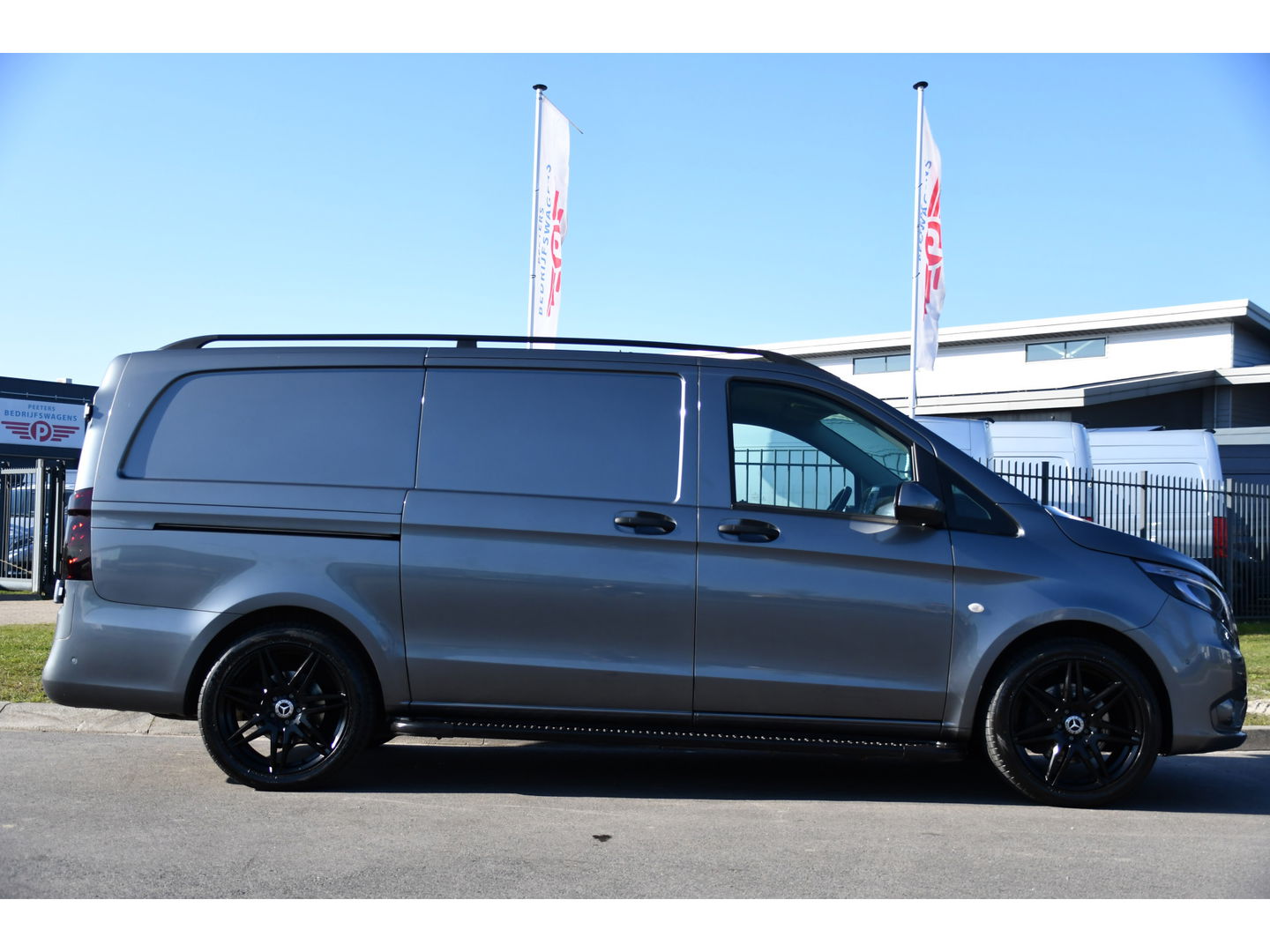 Mercedes-Benz Vito 119 CDI L2 PB Edition Camera, Cruise, Carplay, LED, 190pk, Clima, Automaat, mulitmedia, Trekhaak, Sensoren, Uniek!