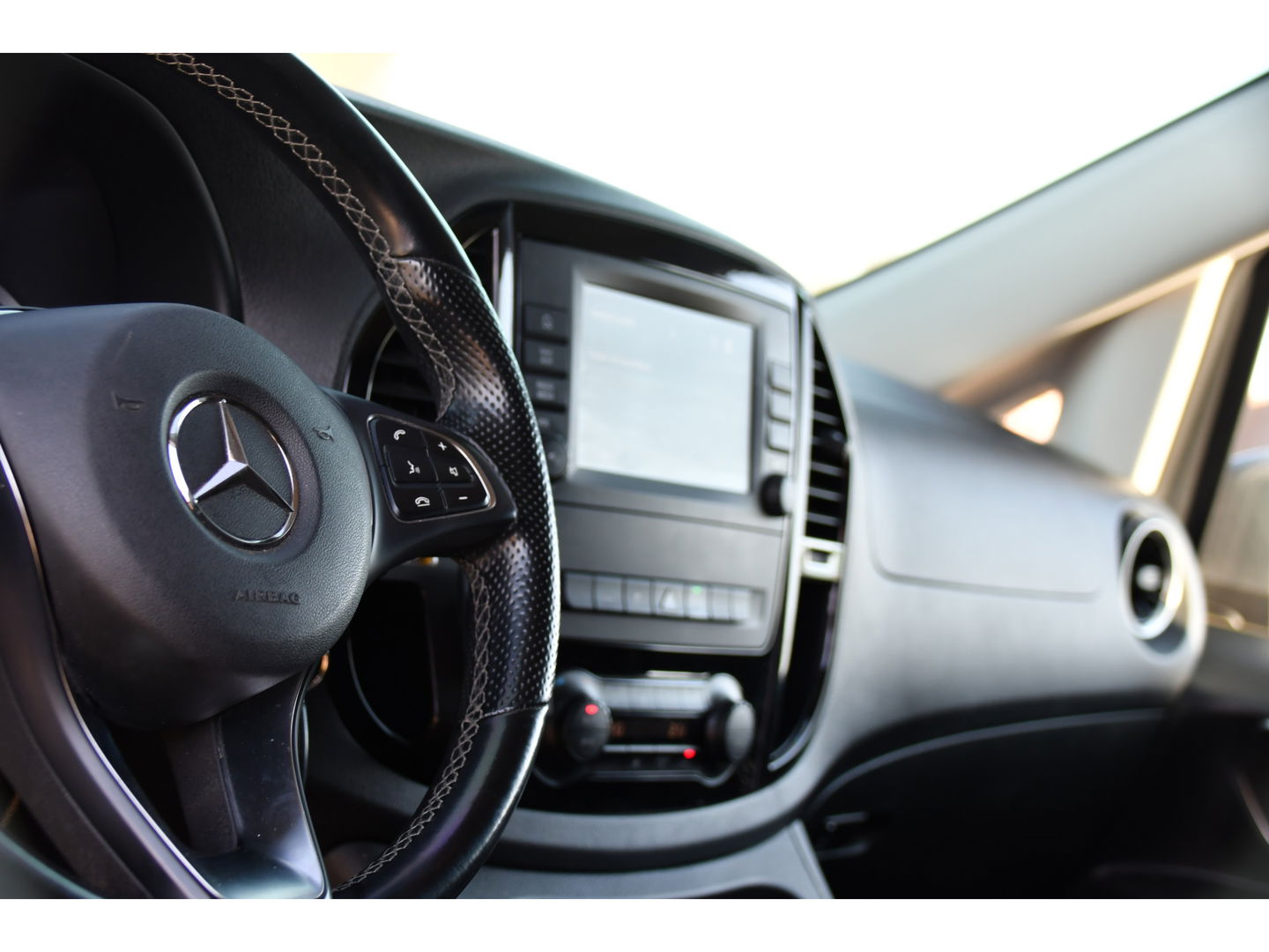 Mercedes-Benz Vito 119 CDI L2 PB Edition Camera, Cruise, Carplay, LED, 190pk, Clima, Automaat, mulitmedia, Trekhaak, Sensoren, Uniek!