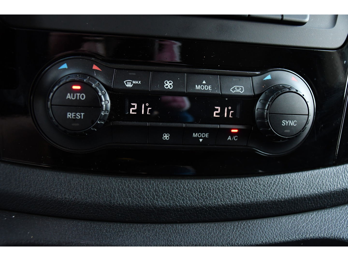 Mercedes-Benz Vito 119 CDI L2 PB Edition Camera, Cruise, Carplay, LED, 190pk, Clima, Automaat, mulitmedia, Trekhaak, Sensoren, Uniek!