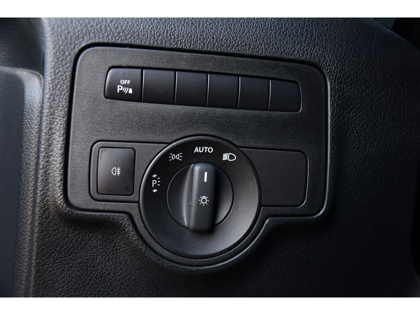 Mercedes-Benz Vito 119 CDI L2 PB Edition Camera, Cruise, Carplay, LED, 190pk, Clima, Automaat, mulitmedia, Trekhaak, Sensoren, Uniek!