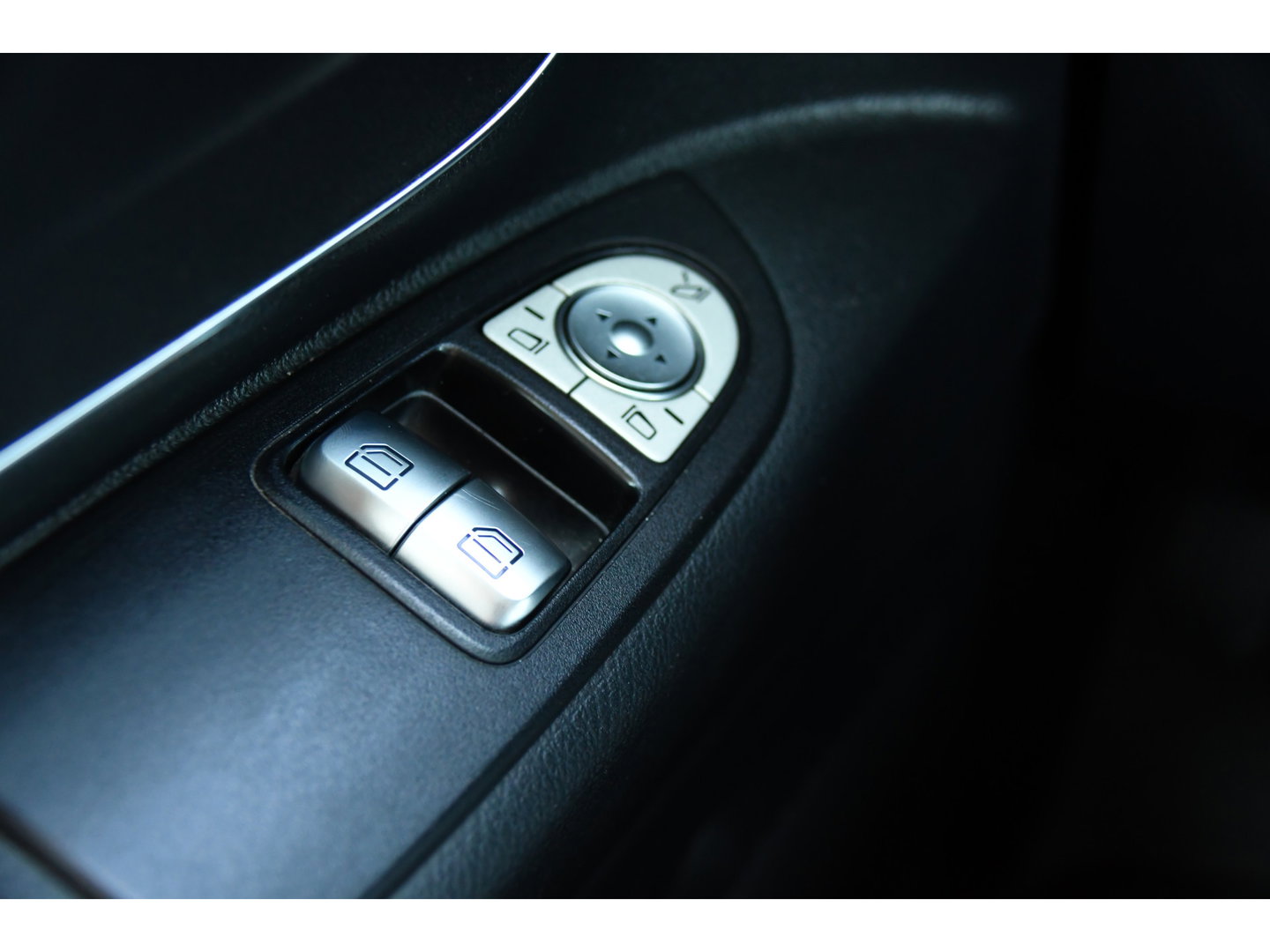 Mercedes-Benz Vito 119 CDI L2 PB Edition Camera, Cruise, Carplay, LED, 190pk, Clima, Automaat, mulitmedia, Trekhaak, Sensoren, Uniek!