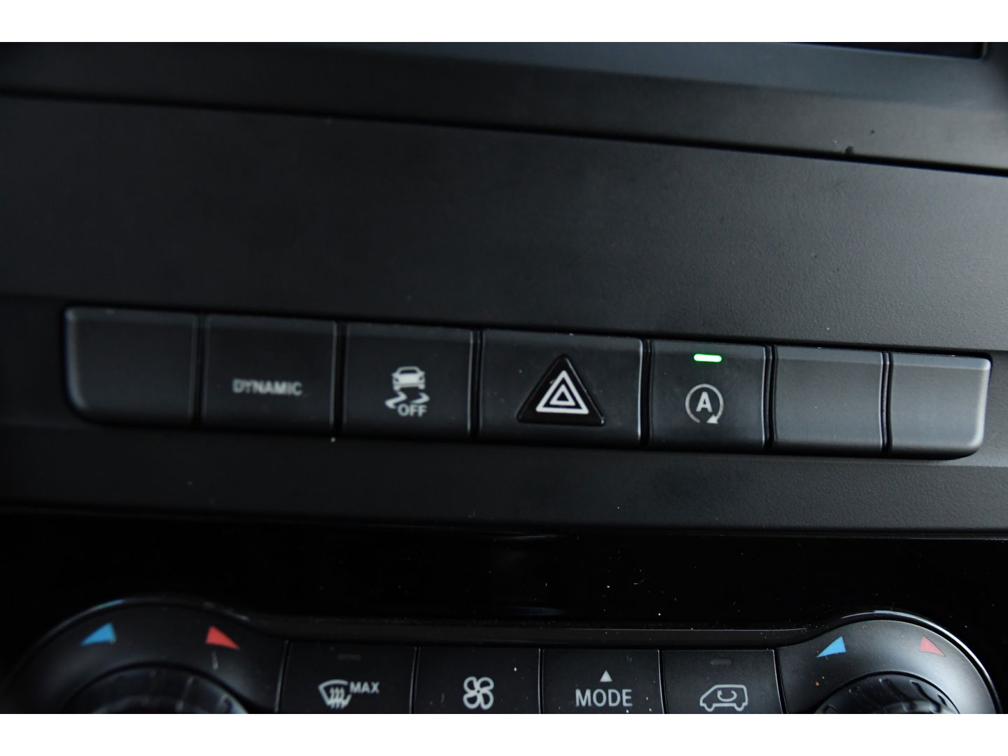 Mercedes-Benz Vito 119 CDI L2 PB Edition Camera, Cruise, Carplay, LED, 190pk, Clima, Automaat, mulitmedia, Trekhaak, Sensoren, Uniek!