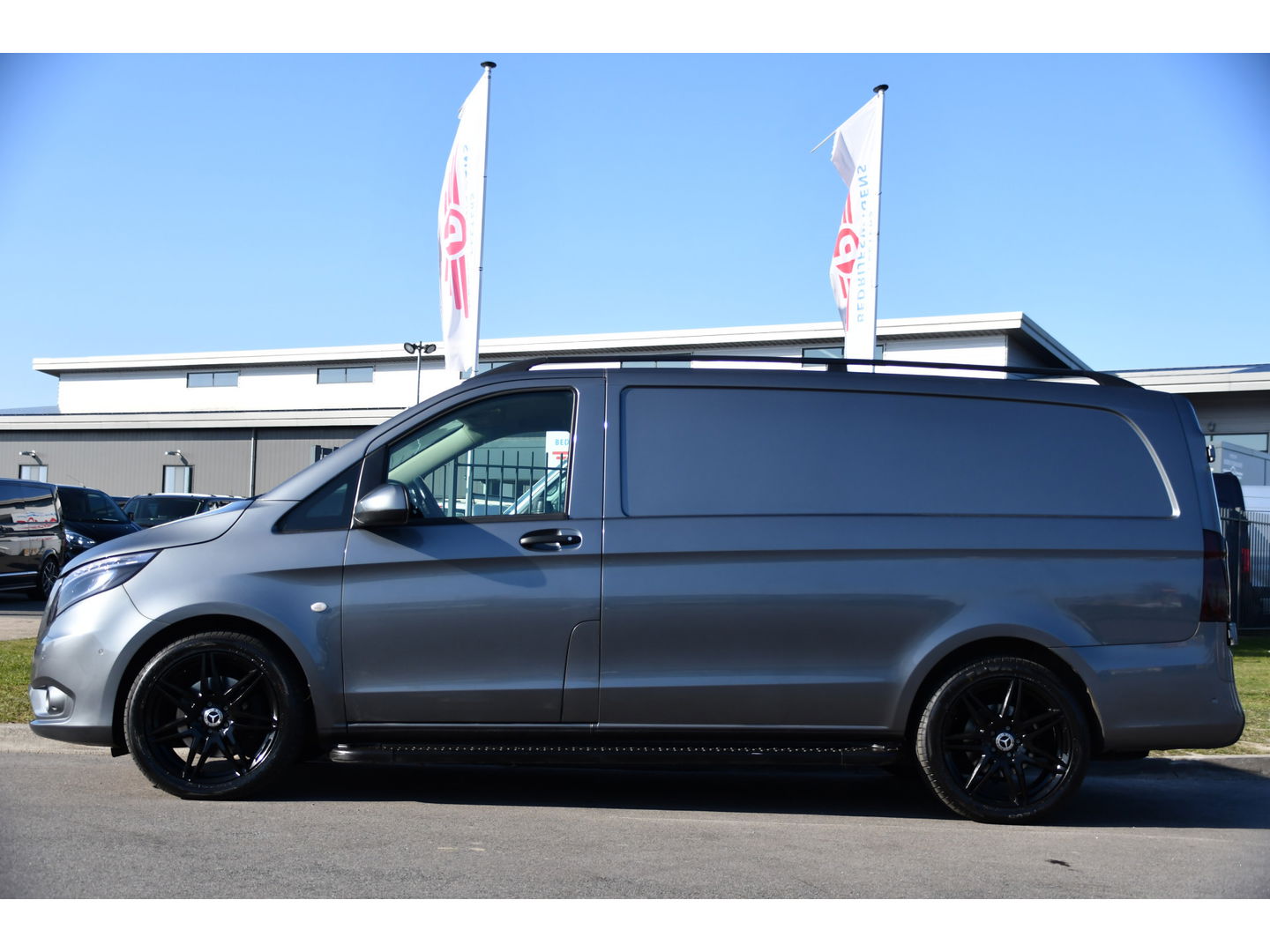 Mercedes-Benz Vito 119 CDI L2 PB Edition Camera, Cruise, Carplay, LED, 190pk, Clima, Automaat, mulitmedia, Trekhaak, Sensoren, Uniek!