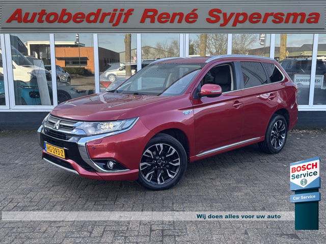 Mitsubishi Outlander - 2.0 PHEV Executive Edition BTW AUTO! | Stoelverwarming | Parkeercamera | Navi