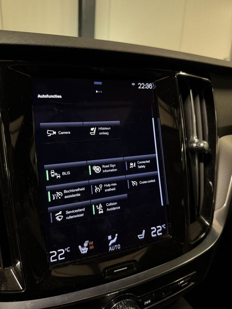 Volvo V60 2.0 T6 Recharge AWD R-Design Pano Leer Camera NAP