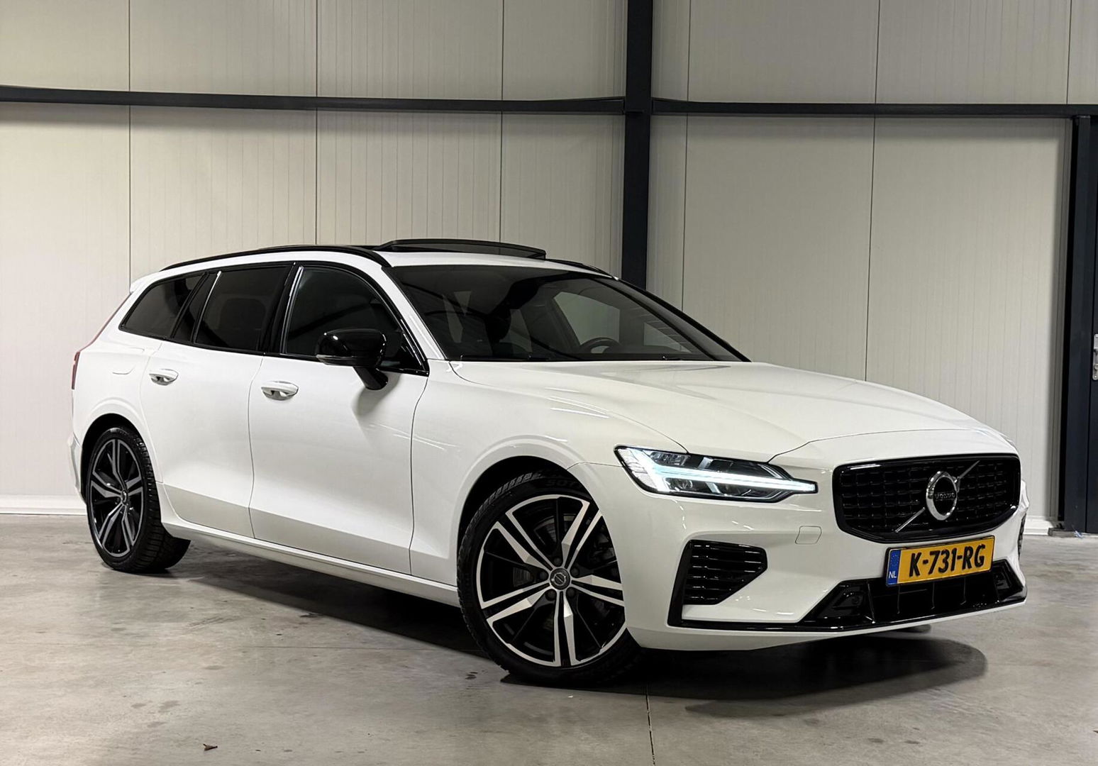Volvo V60 2.0 T6 Recharge AWD R-Design Pano Leer Camera NAP