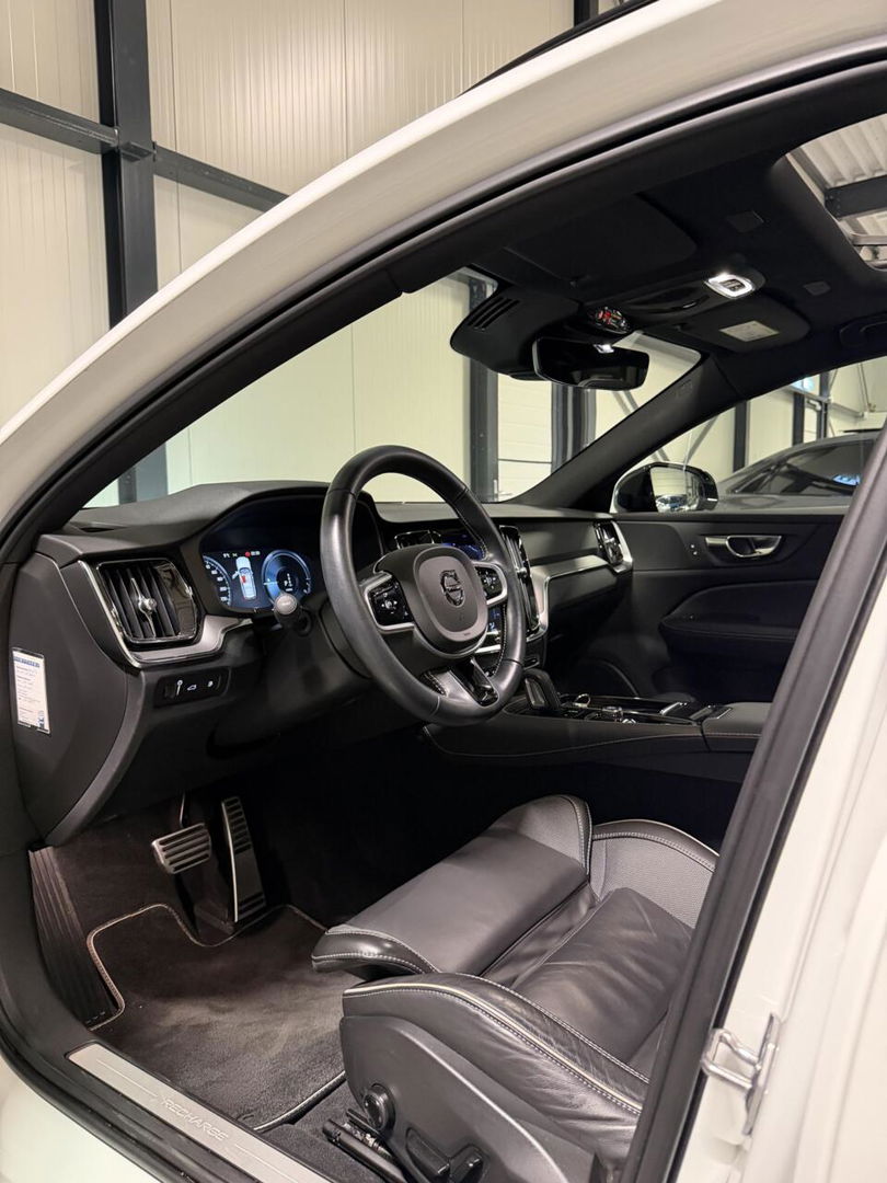 Volvo V60 2.0 T6 Recharge AWD R-Design Pano Leer Camera NAP