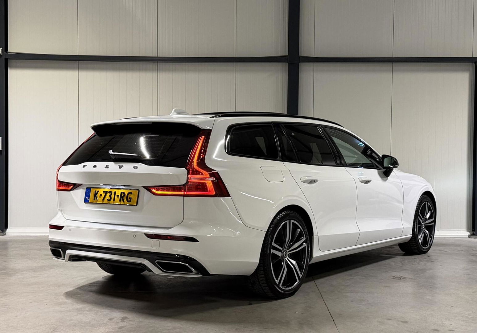 Volvo V60 2.0 T6 Recharge AWD R-Design Pano Leer Camera NAP
