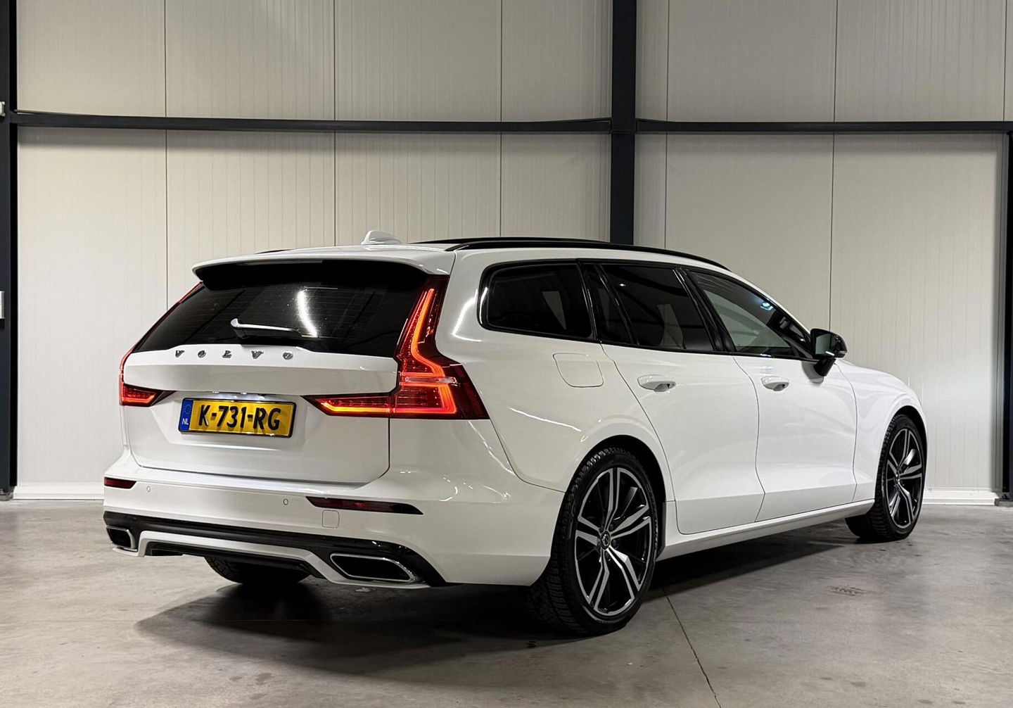 Volvo V60 2.0 T6 Recharge AWD R-Design Pano Leer Camera NAP