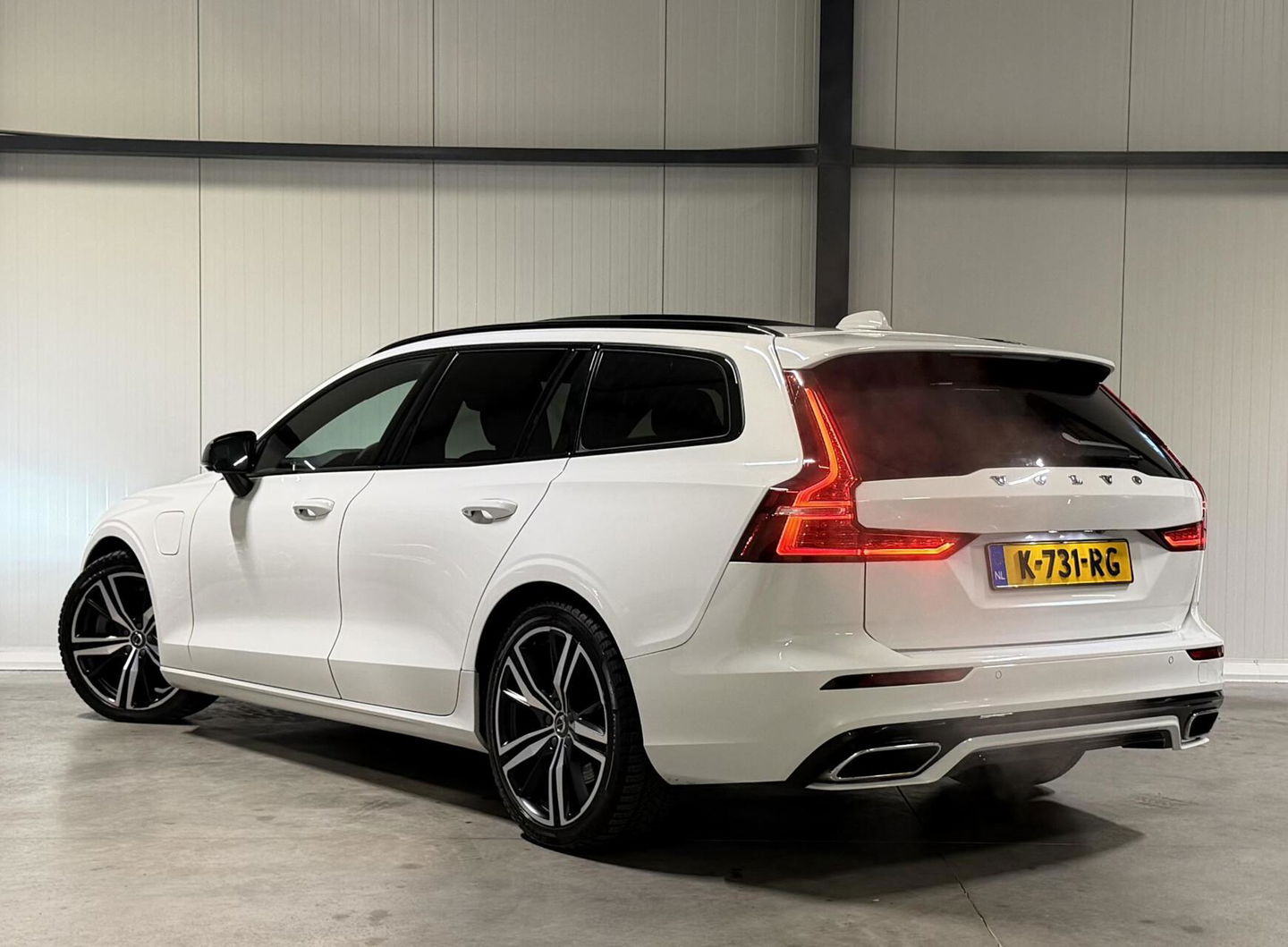 Volvo V60 2.0 T6 Recharge AWD R-Design Pano Leer Camera NAP