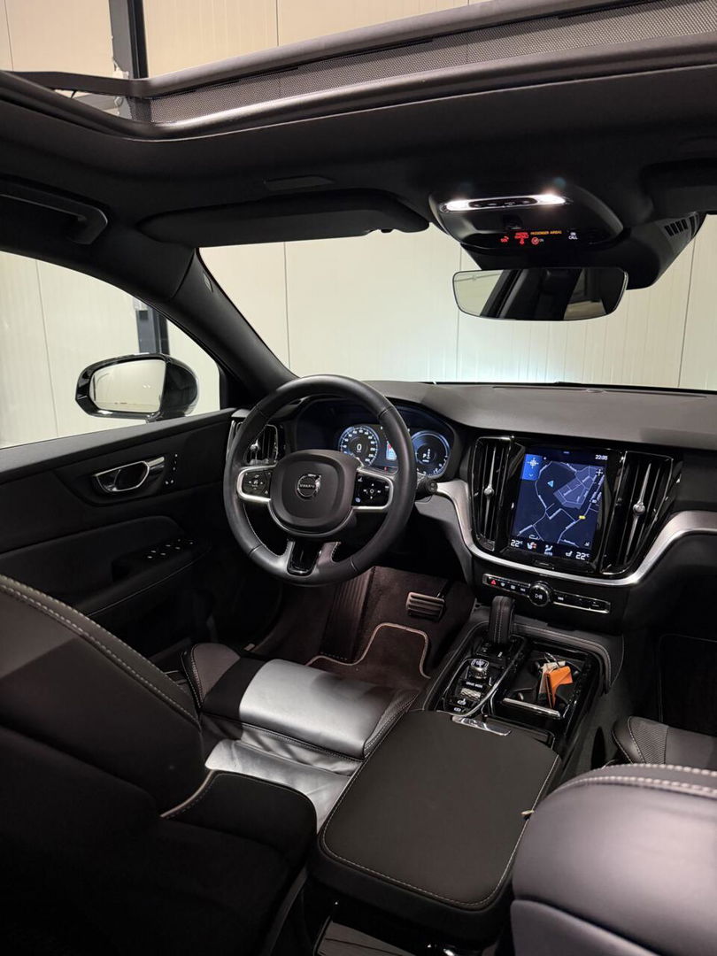 Volvo V60 2.0 T6 Recharge AWD R-Design Pano Leer Camera NAP