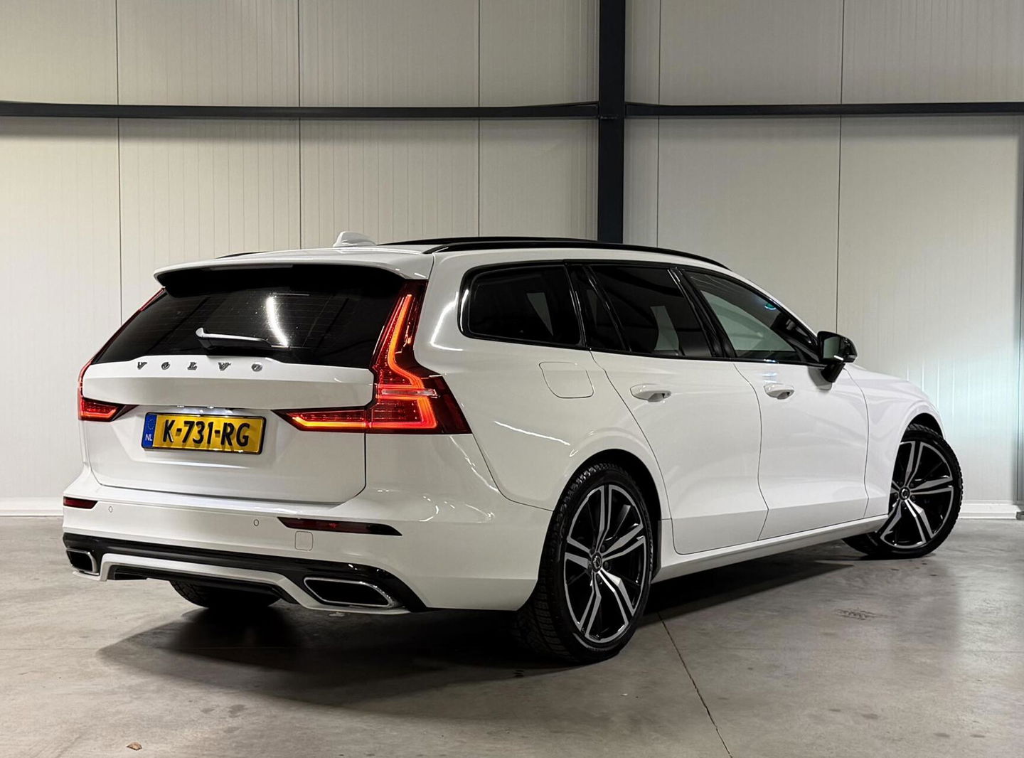 Volvo V60 2.0 T6 Recharge AWD R-Design Pano Leer Camera NAP