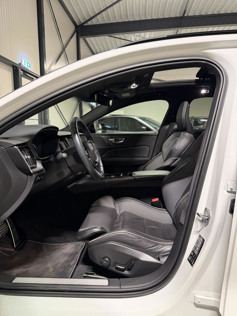 Volvo V60 2.0 T6 Recharge AWD R-Design Pano Leer Camera NAP