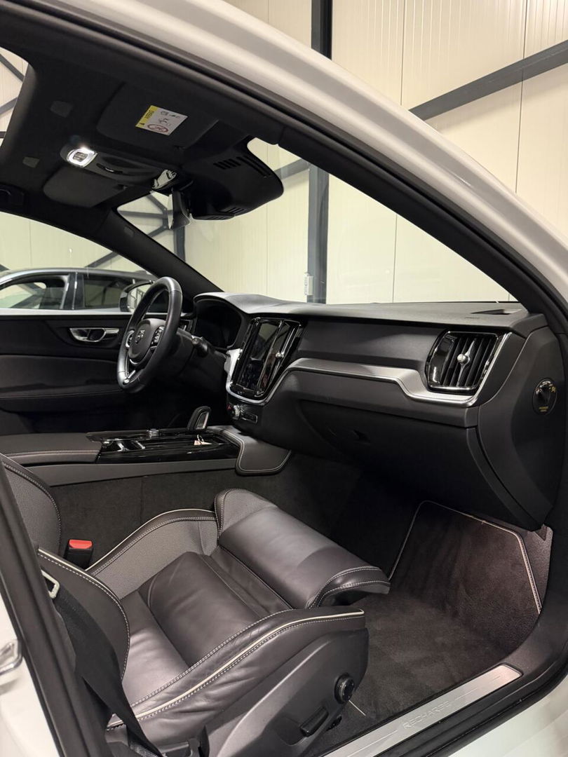 Volvo V60 2.0 T6 Recharge AWD R-Design Pano Leer Camera NAP