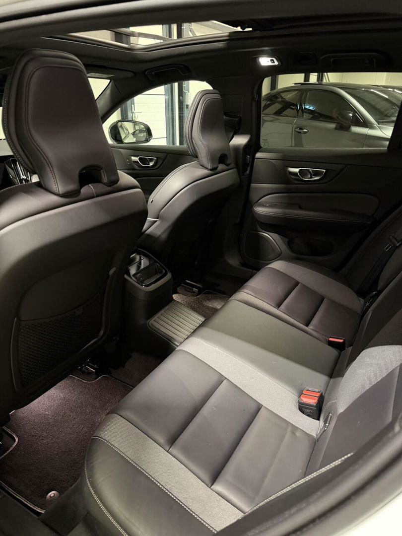 Volvo V60 2.0 T6 Recharge AWD R-Design Pano Leer Camera NAP