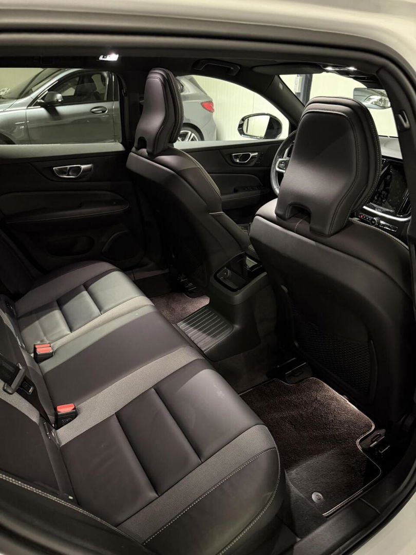Volvo V60 2.0 T6 Recharge AWD R-Design Pano Leer Camera NAP