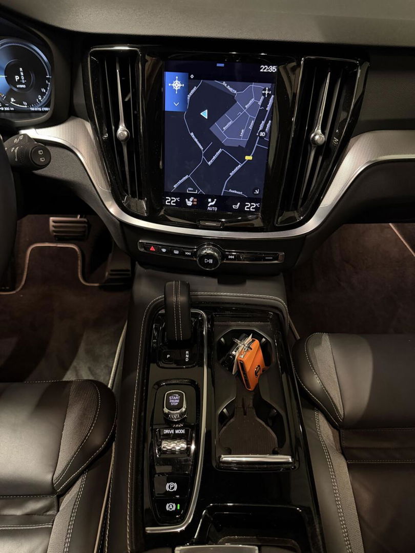 Volvo V60 2.0 T6 Recharge AWD R-Design Pano Leer Camera NAP