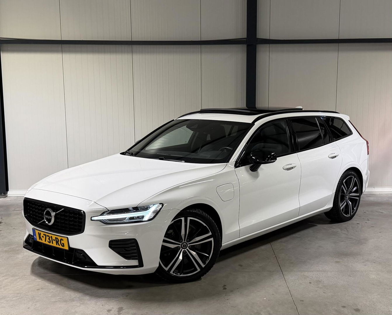 Volvo V60 2.0 T6 Recharge AWD R-Design Pano Leer Camera NAP