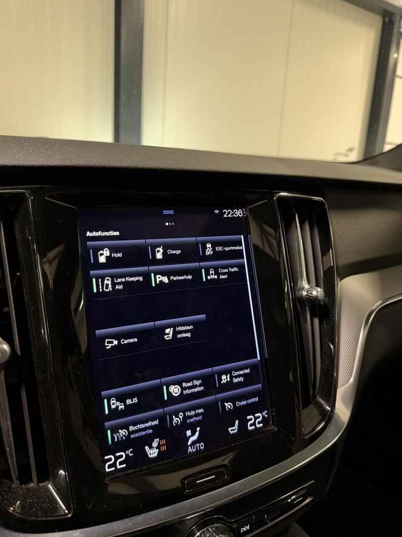 Volvo V60 2.0 T6 Recharge AWD R-Design Pano Leer Camera NAP