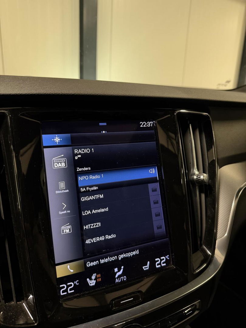 Volvo V60 2.0 T6 Recharge AWD R-Design Pano Leer Camera NAP