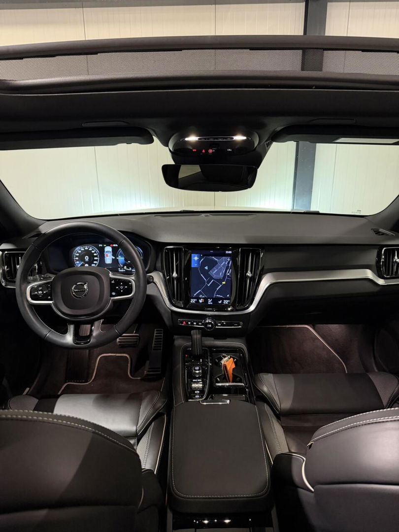 Volvo V60 2.0 T6 Recharge AWD R-Design Pano Leer Camera NAP