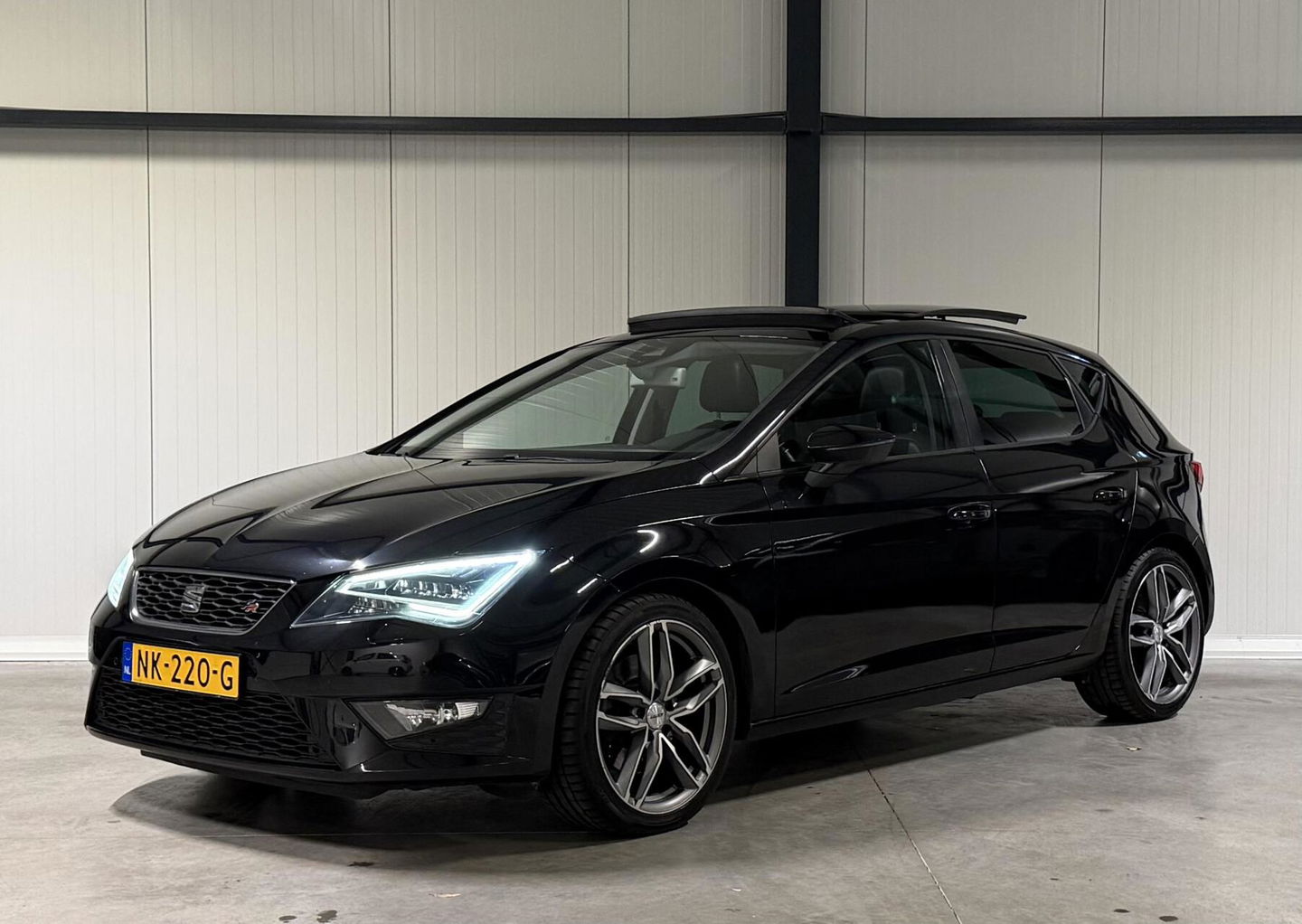 SEAT Leon 1.8 TSI FR 180PK Pano Stoelverwarming Sfeer Cruise