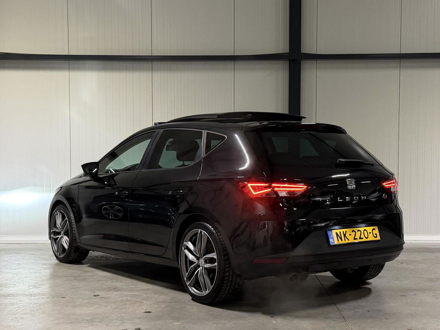 SEAT Leon 1.8 TSI FR 180PK Pano Stoelverwarming Sfeer Cruise