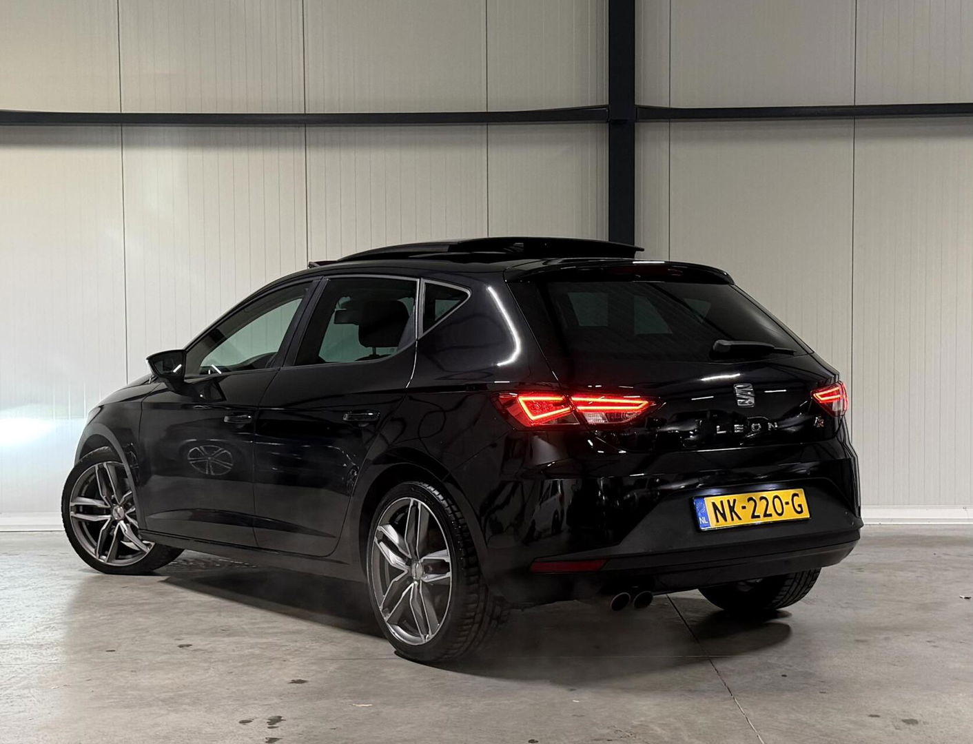 SEAT Leon 1.8 TSI FR 180PK Pano Stoelverwarming Sfeer Cruise