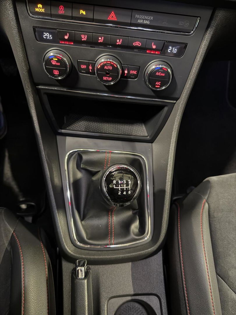 SEAT Leon 1.8 TSI FR 180PK Pano Stoelverwarming Sfeer Cruise