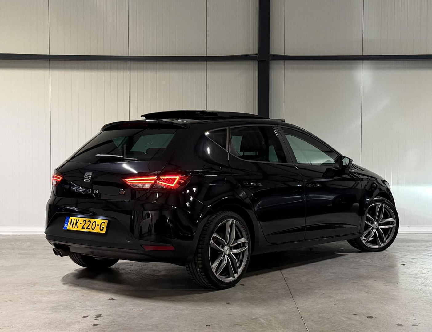 SEAT Leon 1.8 TSI FR 180PK Pano Stoelverwarming Sfeer Cruise