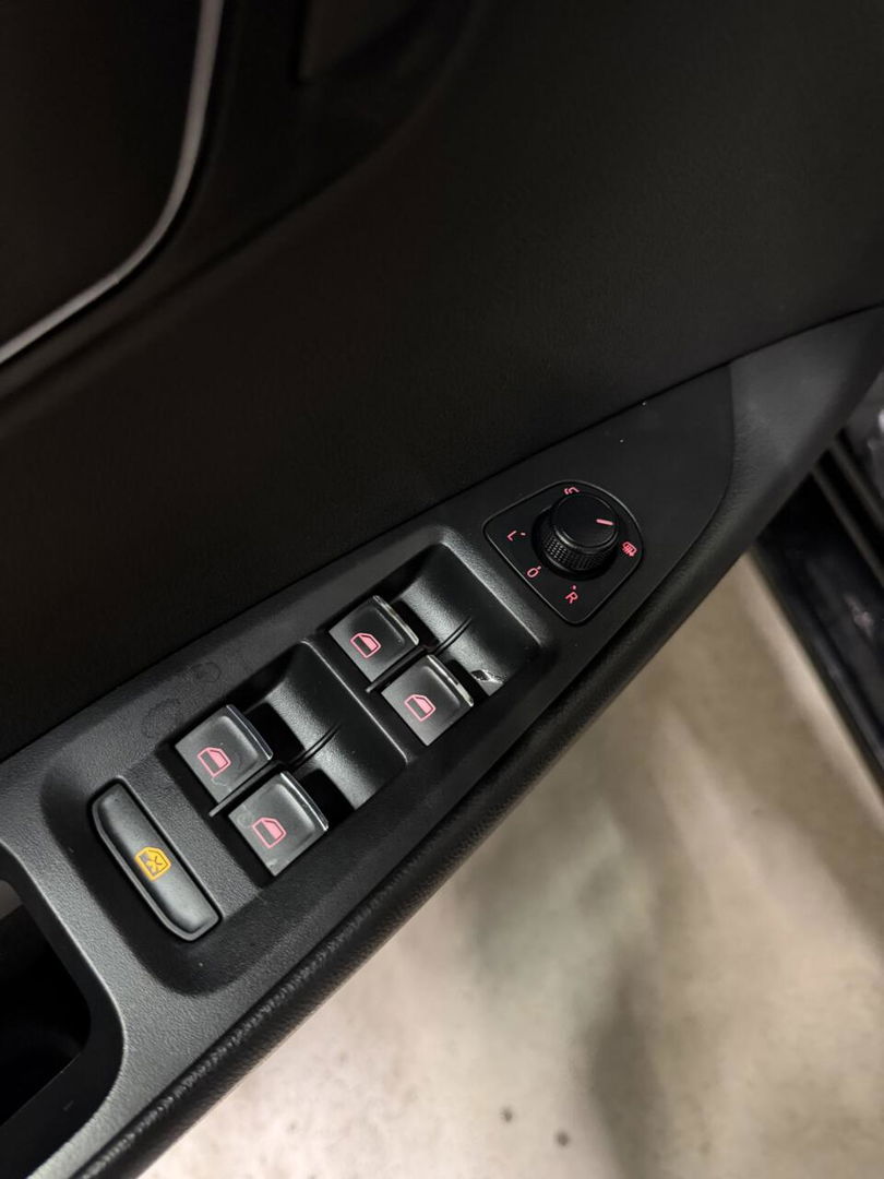 SEAT Leon 1.8 TSI FR 180PK Pano Stoelverwarming Sfeer Cruise