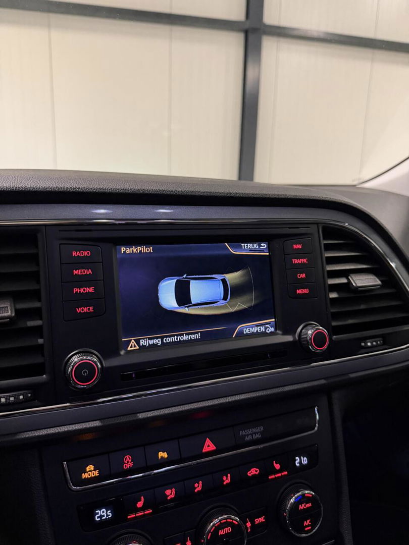 SEAT Leon 1.8 TSI FR 180PK Pano Stoelverwarming Sfeer Cruise