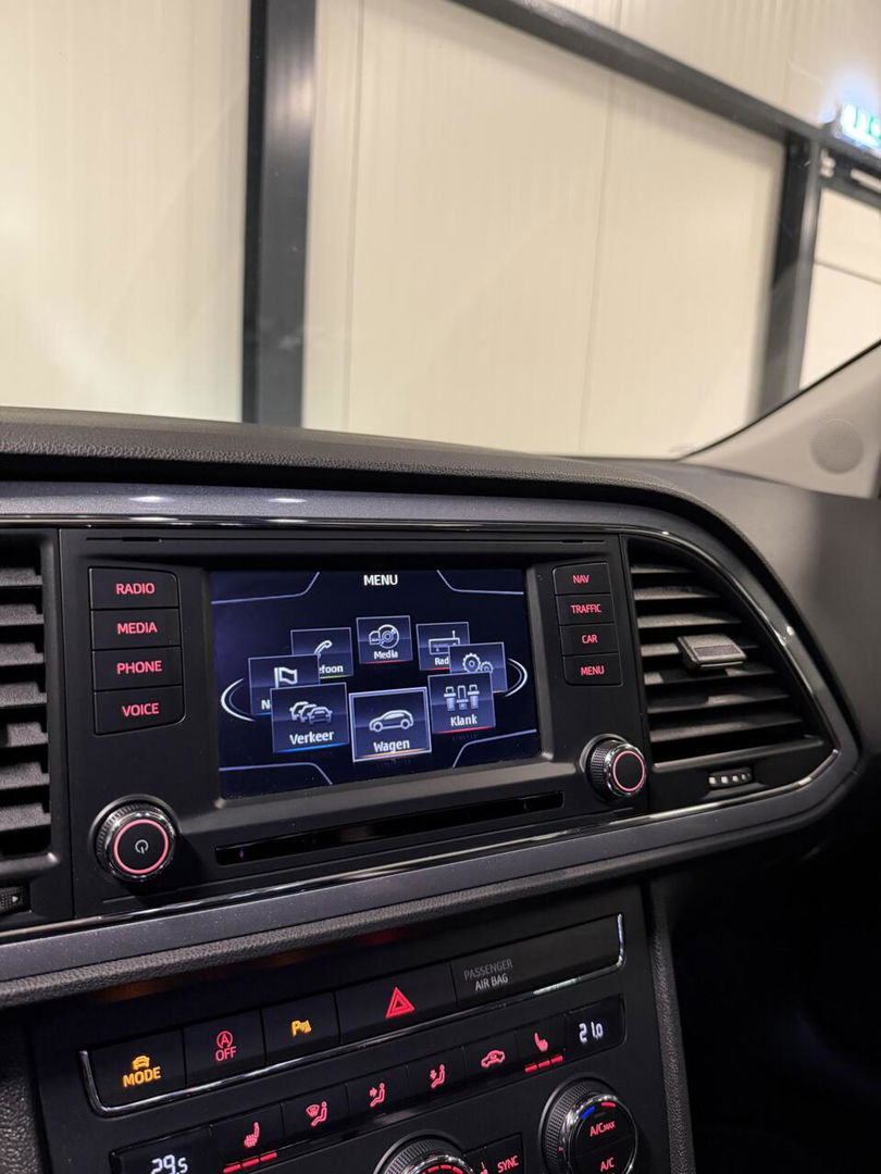 SEAT Leon 1.8 TSI FR 180PK Pano Stoelverwarming Sfeer Cruise