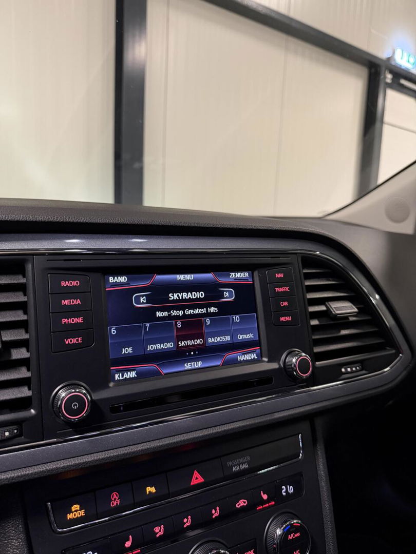 SEAT Leon 1.8 TSI FR 180PK Pano Stoelverwarming Sfeer Cruise