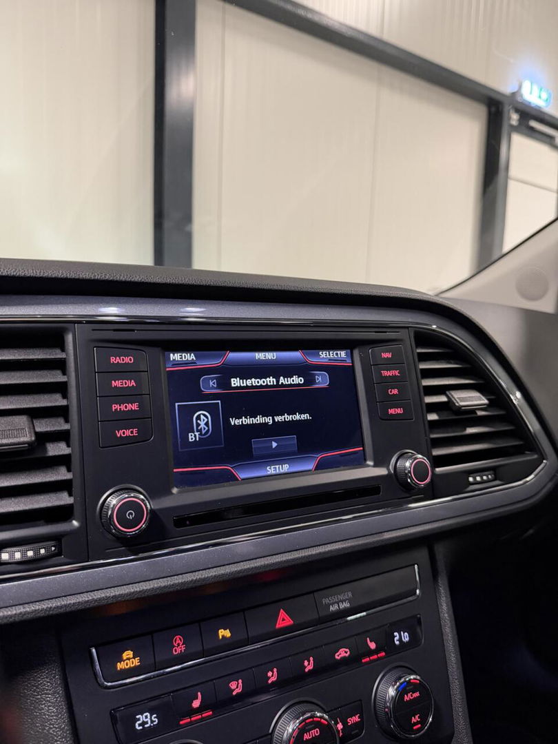 SEAT Leon 1.8 TSI FR 180PK Pano Stoelverwarming Sfeer Cruise