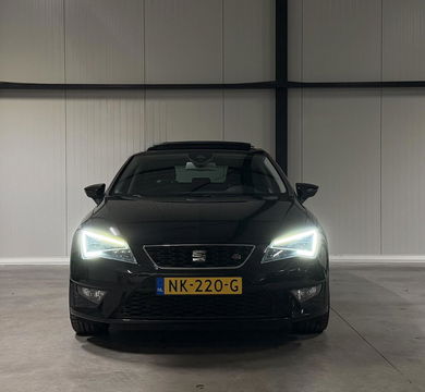 SEAT Leon 1.8 TSI FR 180PK Pano Stoelverwarming Sfeer Cruise