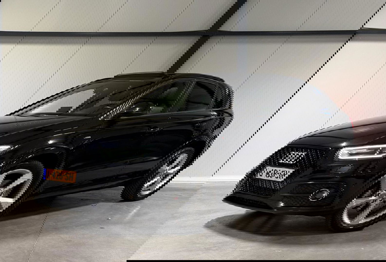 Audi Q3 2.0 TFSI quattro S-line Pano Trekhaak Black edition