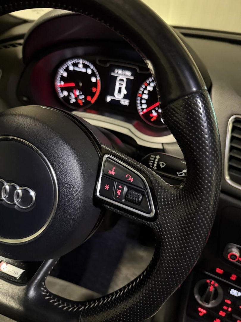 Audi Q3 2.0 TFSI quattro S-line Pano Trekhaak Black edition