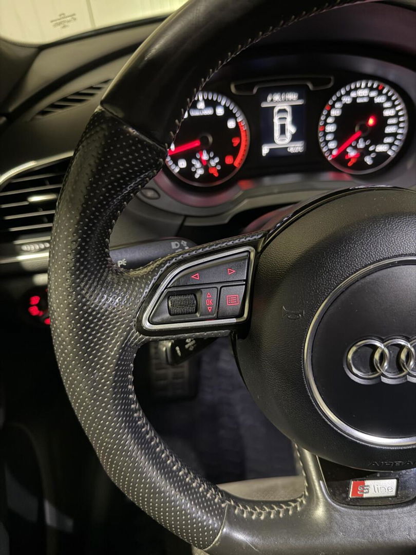 Audi Q3 2.0 TFSI quattro S-line Pano Trekhaak Black edition