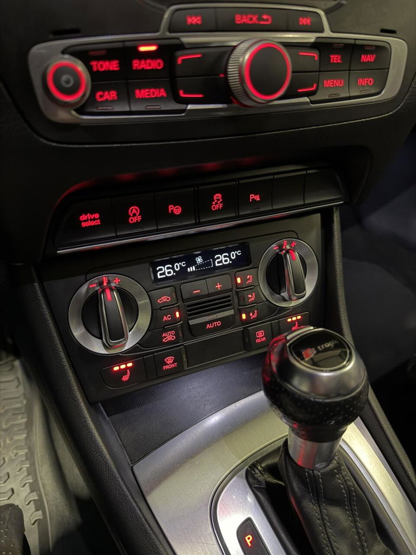 Audi Q3 2.0 TFSI quattro S-line Pano Trekhaak Black edition