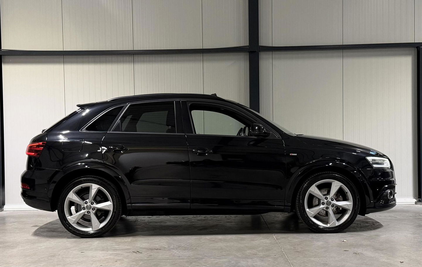Audi Q3 2.0 TFSI quattro S-line Pano Trekhaak Black edition