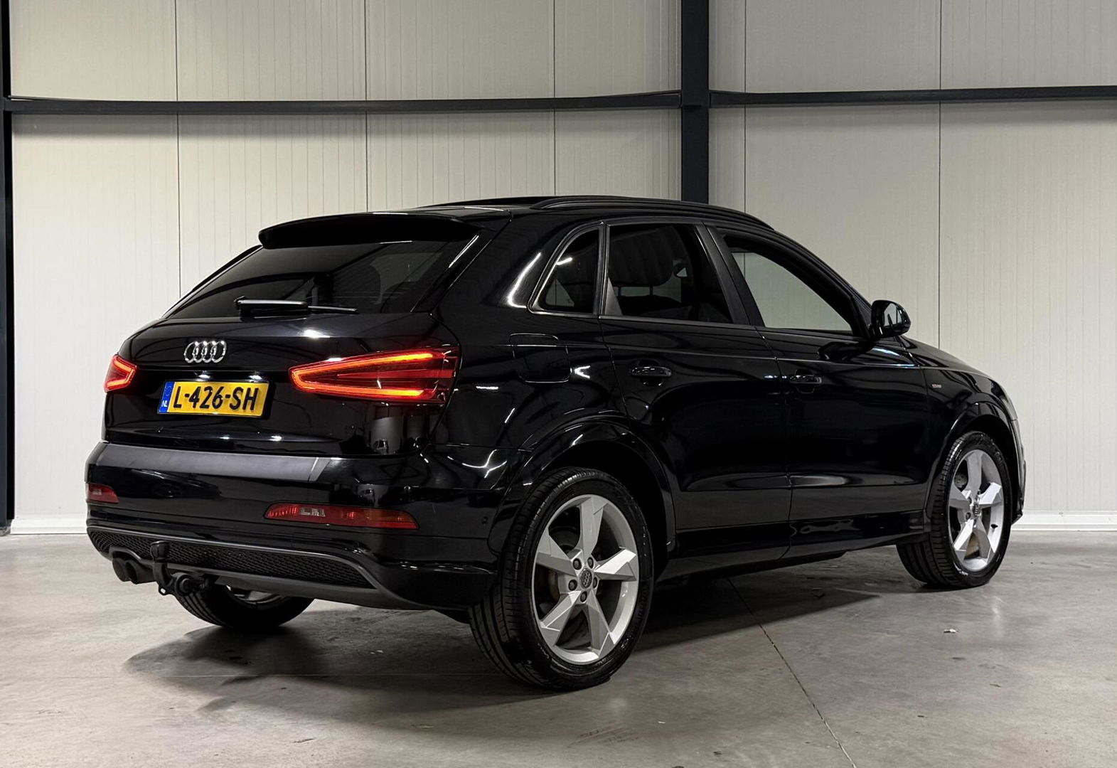 Audi Q3 2.0 TFSI quattro S-line Pano Trekhaak Black edition